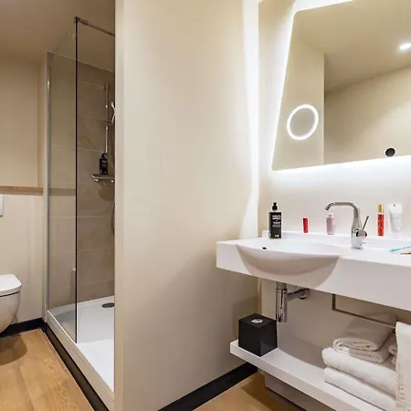 Отель Ibis Styles Centre 3*